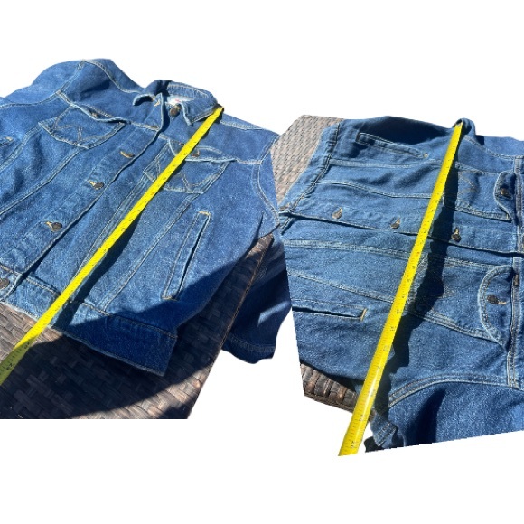Vintage Yellowstone  Wrangler Oversized Jean Jacket - Picture 15 of 17